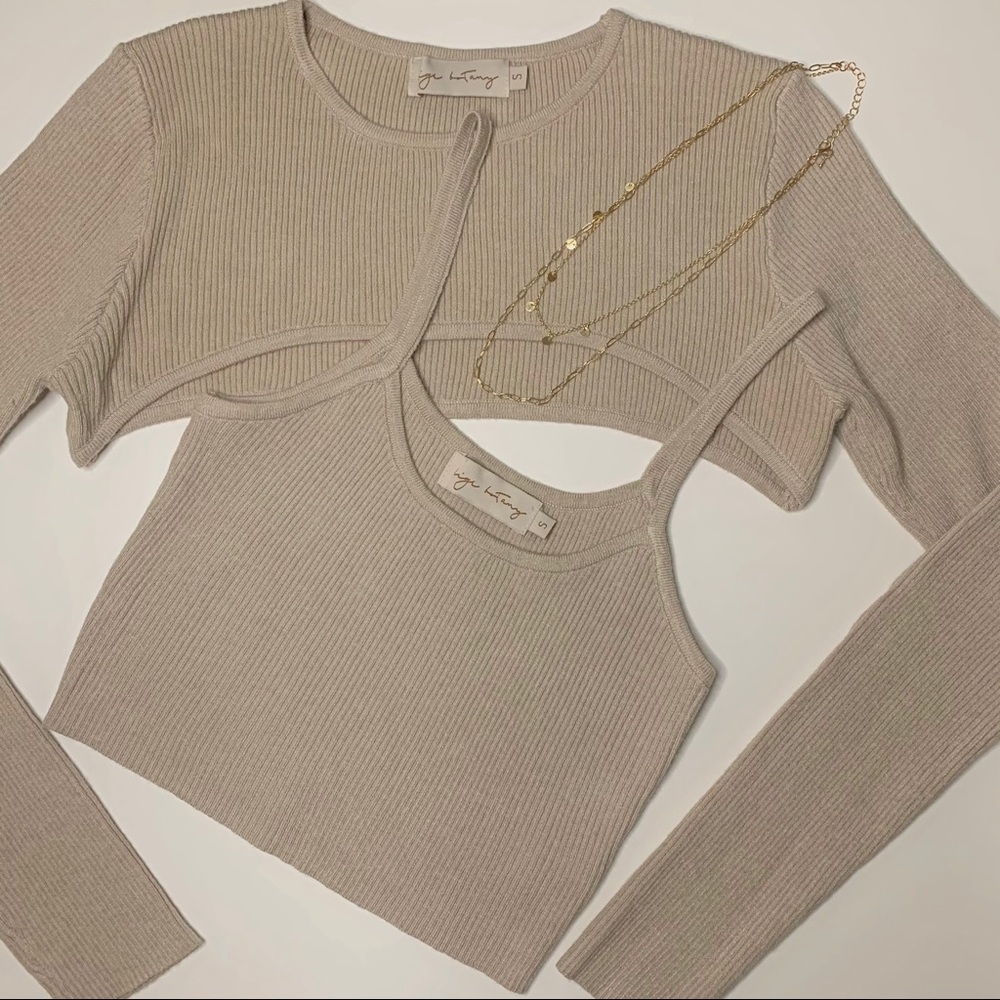 Knit ribbed cut-out top!